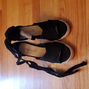 Shoe Dazzle black canvas wedge ankle tie-up, rope midsole & platform sole Size 6